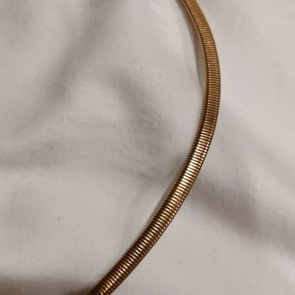 Goldtone with acrylic necklace - Picture 2 of 4